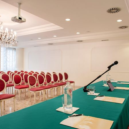 Hotel President Rimini Esterno foto