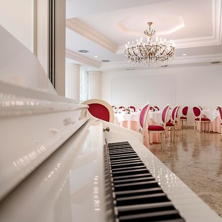 Hotel President Rimini Esterno foto