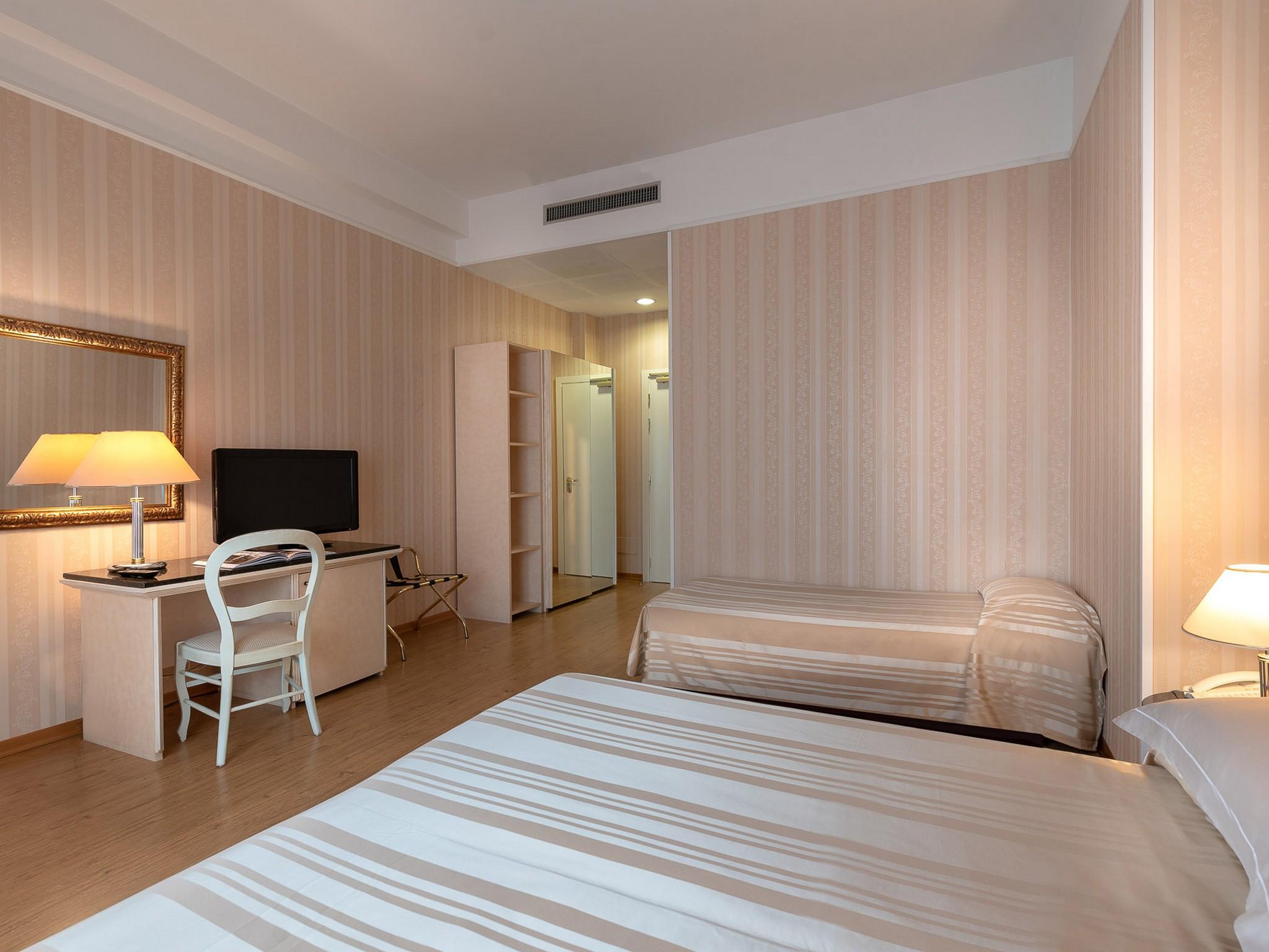 Hotel President Rimini Esterno foto