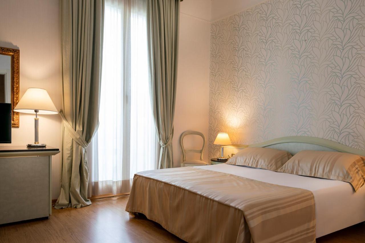 Hotel President Rimini Esterno foto