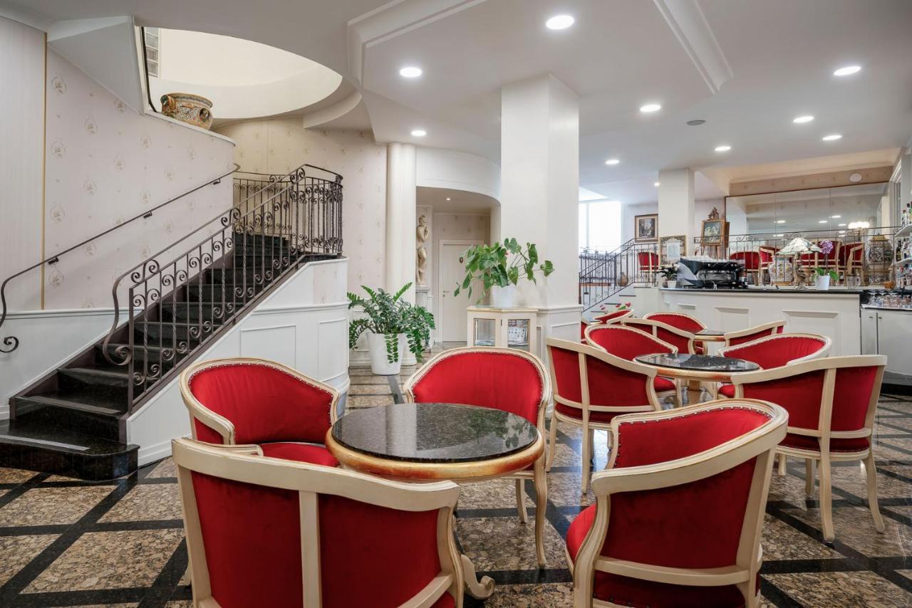 Hotel President Rimini Esterno foto