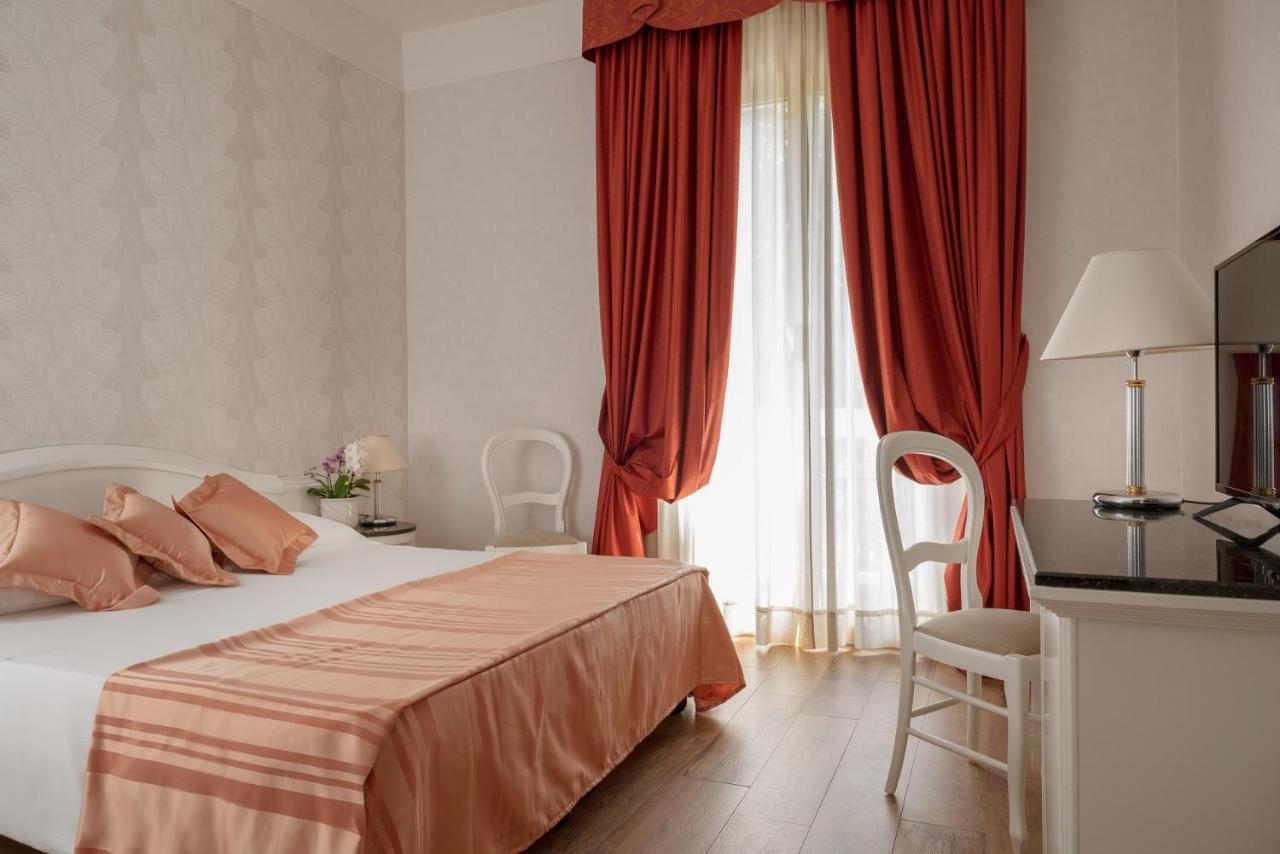 Hotel President Rimini Esterno foto