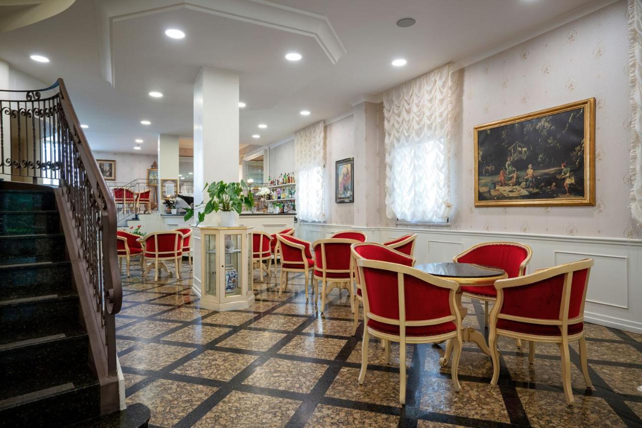 Hotel President Rimini Esterno foto