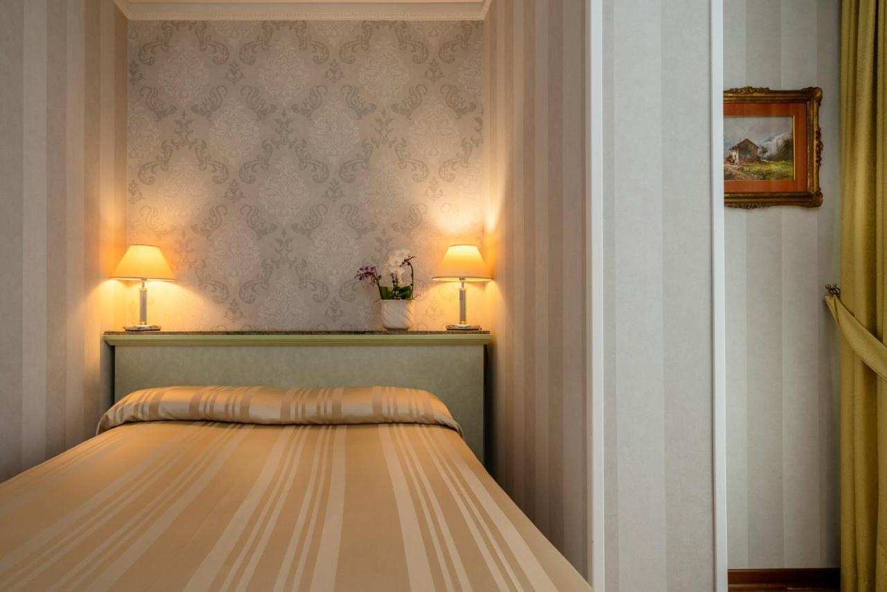 Hotel President Rimini Esterno foto
