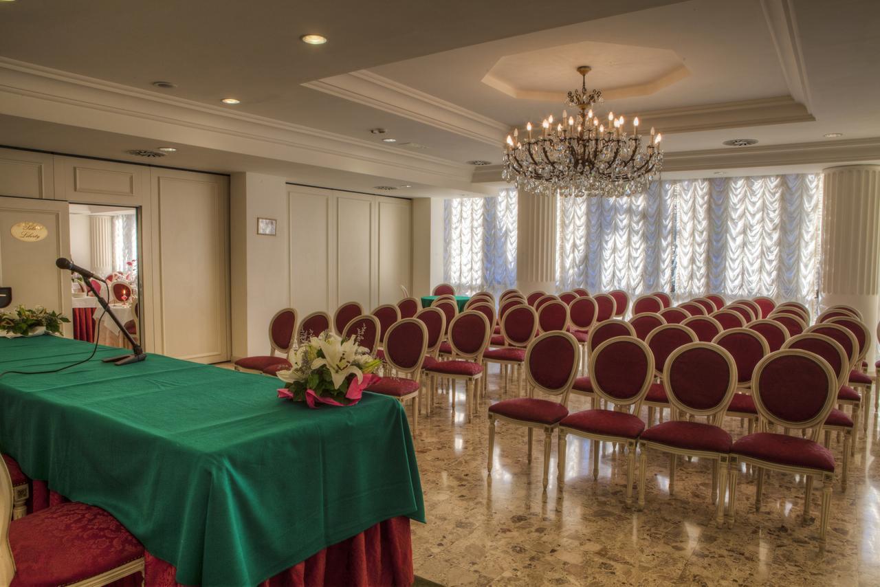 Hotel President Rimini Esterno foto