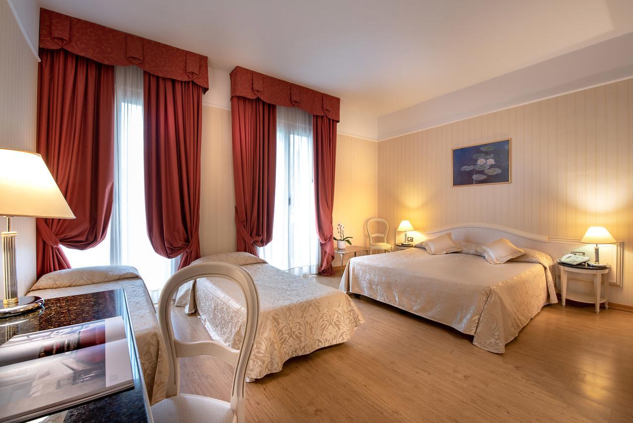 Hotel President Rimini Esterno foto