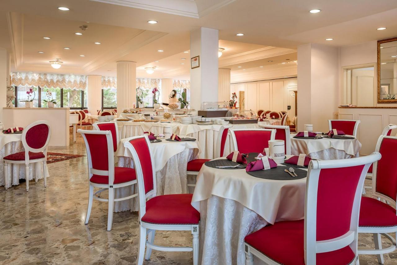 Hotel President Rimini Esterno foto