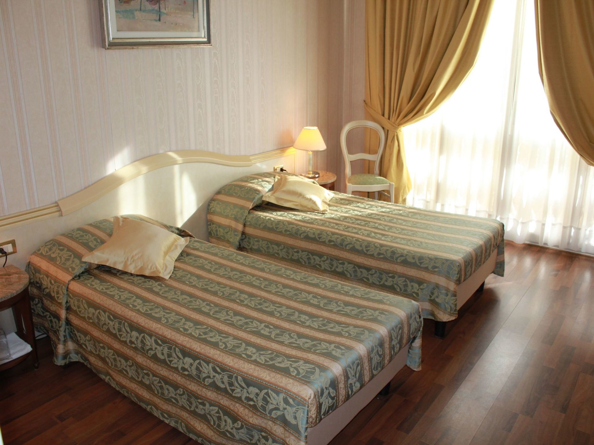 Hotel President Rimini Esterno foto