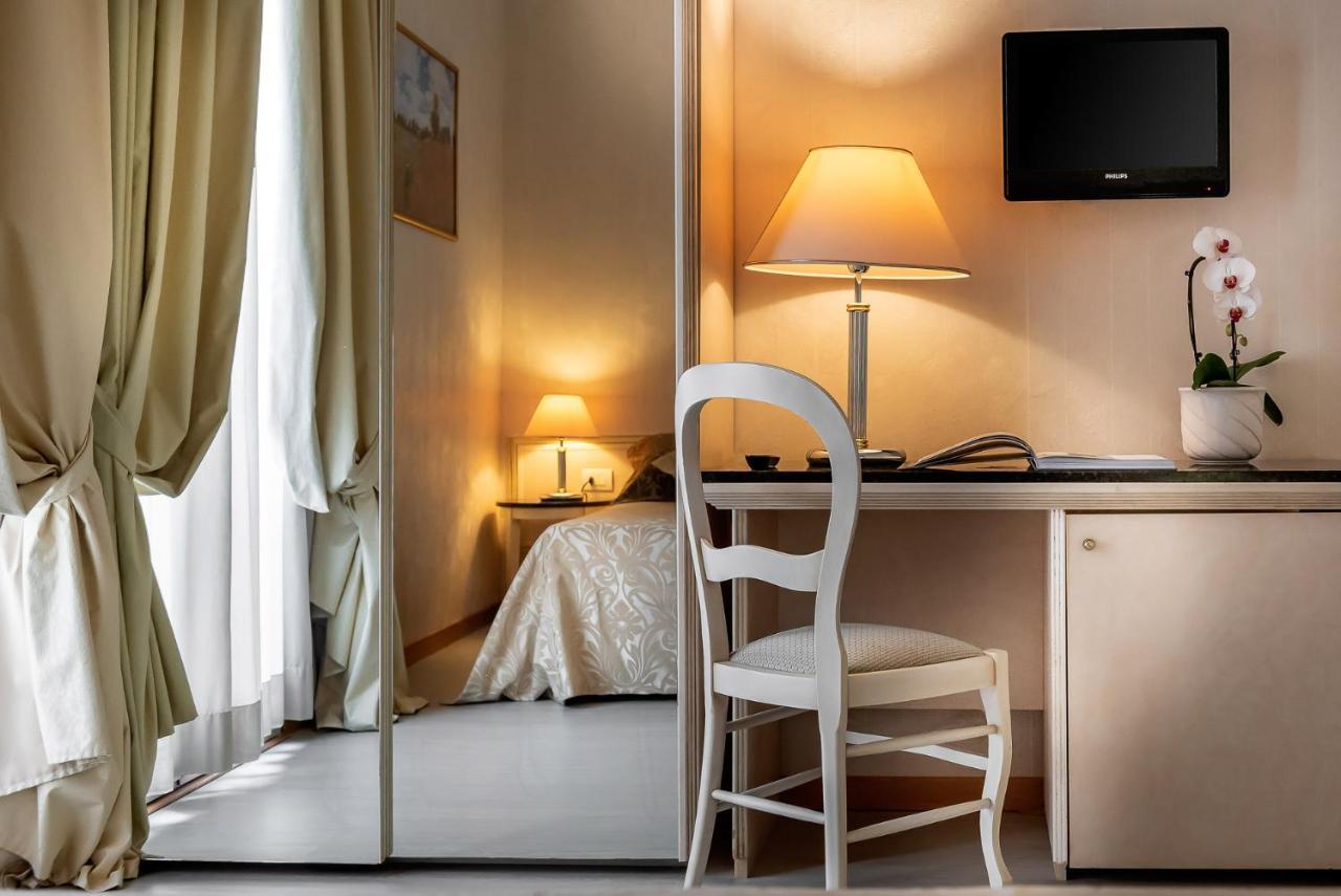 Hotel President Rimini Esterno foto